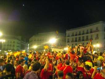 Illustration for article titled A Gallery Of Happy Spaniards Yelling And Burning Stuff (UPDATES)